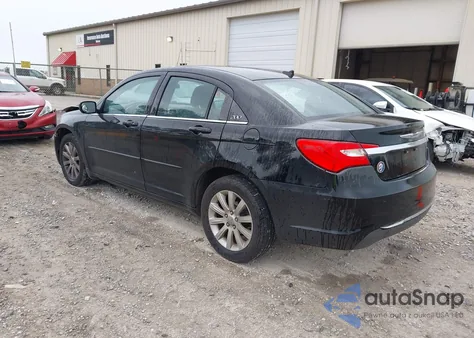 2013 Chrysler 200 Touring z USA, uszkodzony, nr VIN 1C3CCBBB2DN567418
